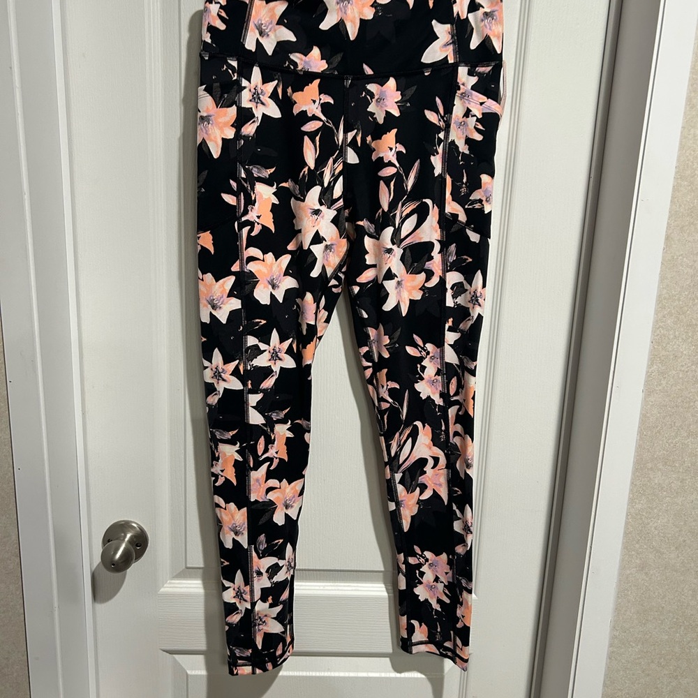 NWT Victoria’s Secret Regular Leggings 14